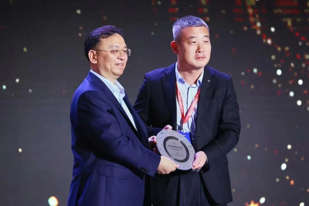 TCL華星車載屏品質(zhì)交付，獲比亞迪“杰出戰(zhàn)略合作伙伴”大獎